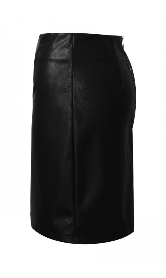 Black skirt in imitation leather