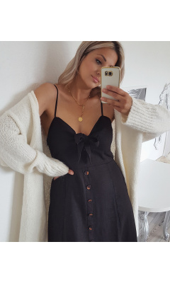 Robe noire boutonnée avec noeud