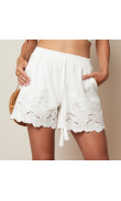 Short blanc avec broderie anglaise