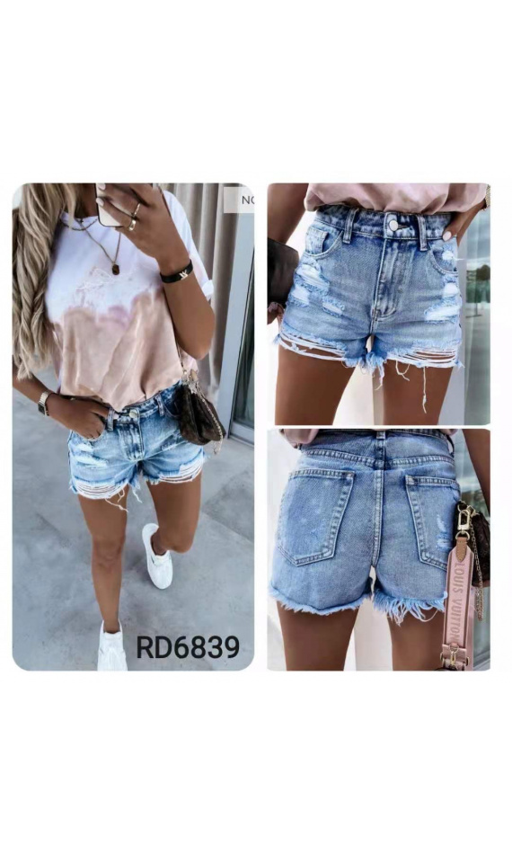 Short en jean bleu déchiré