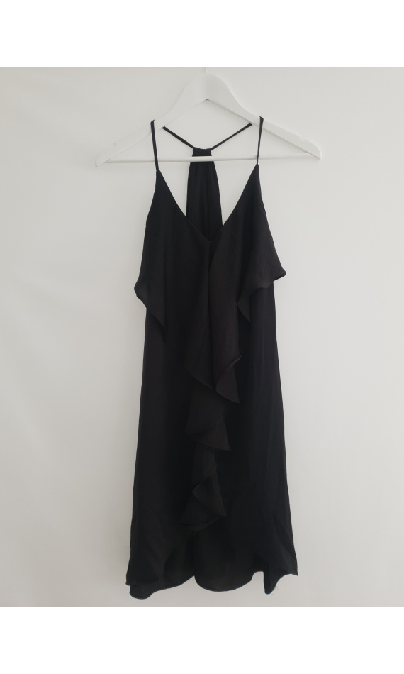 Robe noire à froufrous