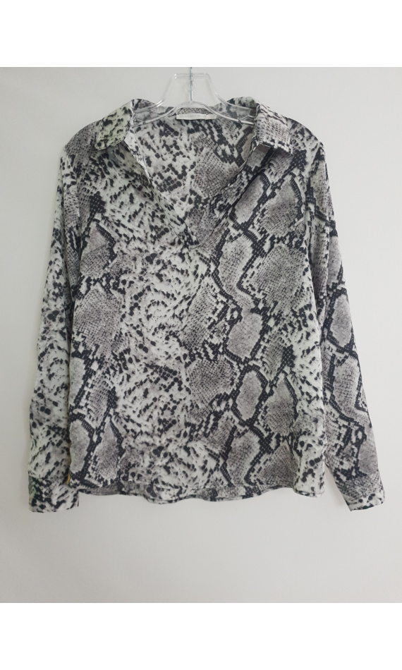 Blouse grise à imprimé serpent