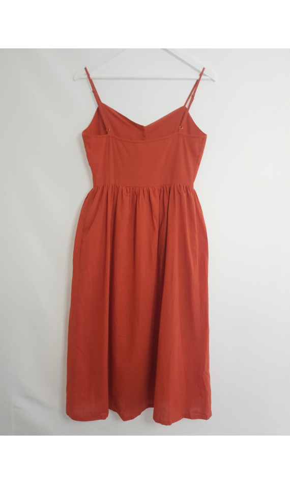 Mid-length dress rust details brown buttons